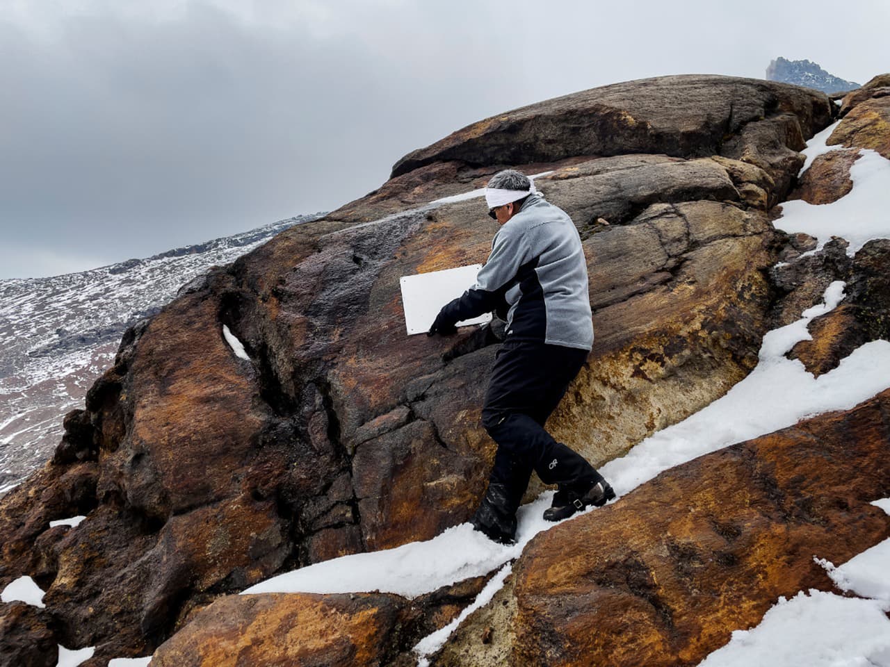 Anel Pérez Martínez, una de las expertas de la UNAM, afirmó que “esta no es una placa de honor, es una placa del deshonre, de la vergüenza que nos da, no el cambio climático, sino la emergencia climática”.
<br>