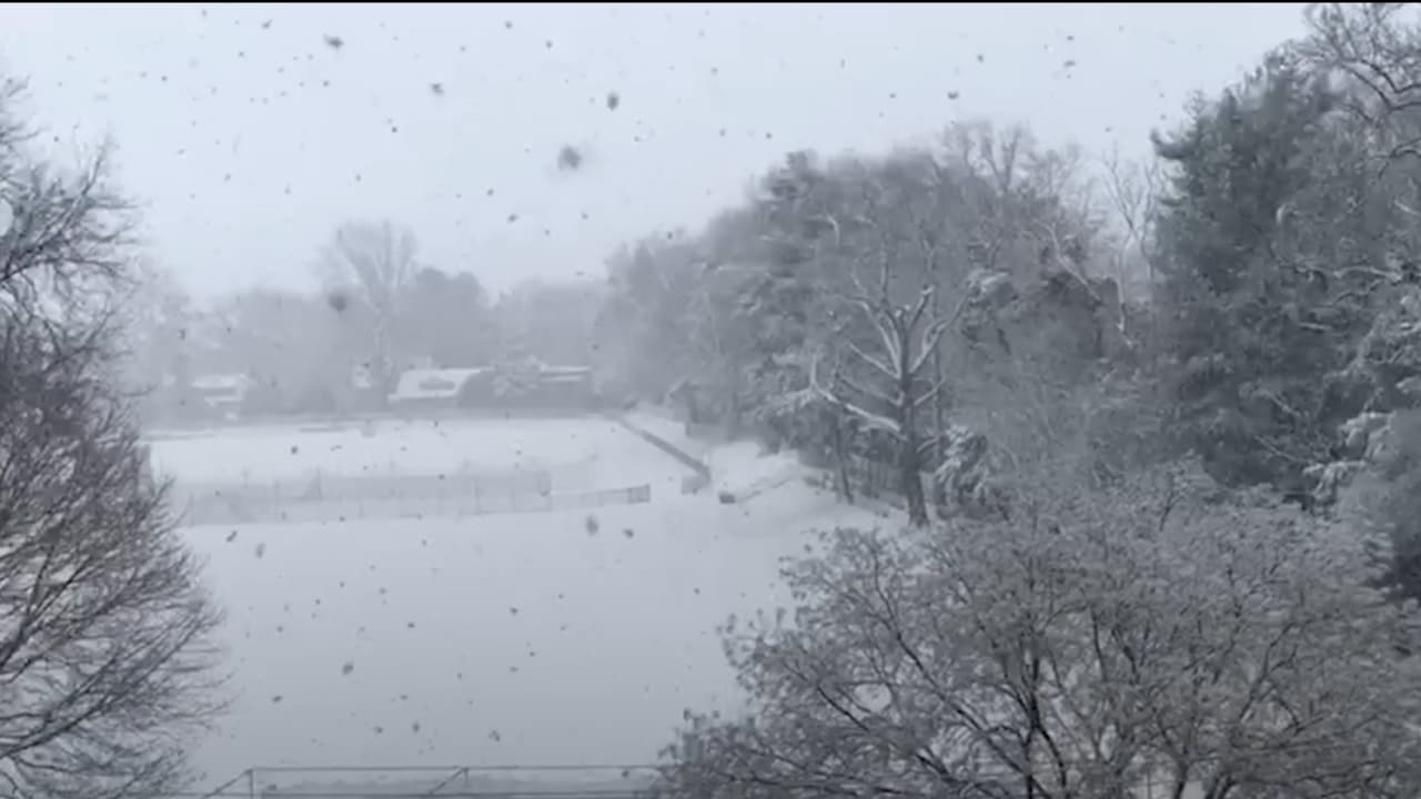 Nevada deja impactantes imágenes en Filadelfia, la ciudad sufre los estragos de la tormenta invernal
