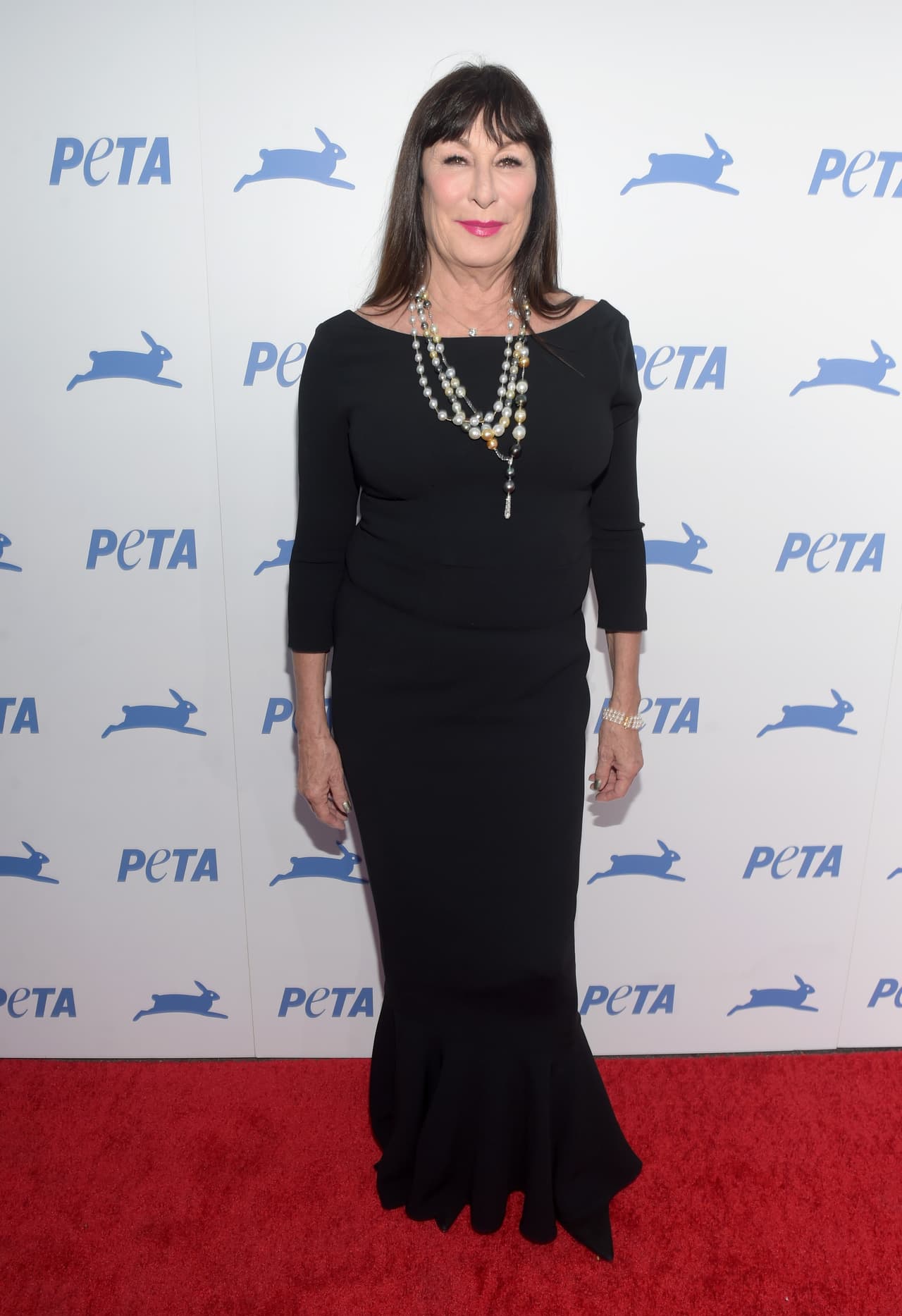 En la vida real, Anjelica Huston es un encanto. En su film 'The Witches', se convertía en una horrenda y cruel bruja que despreciaba a los niños.