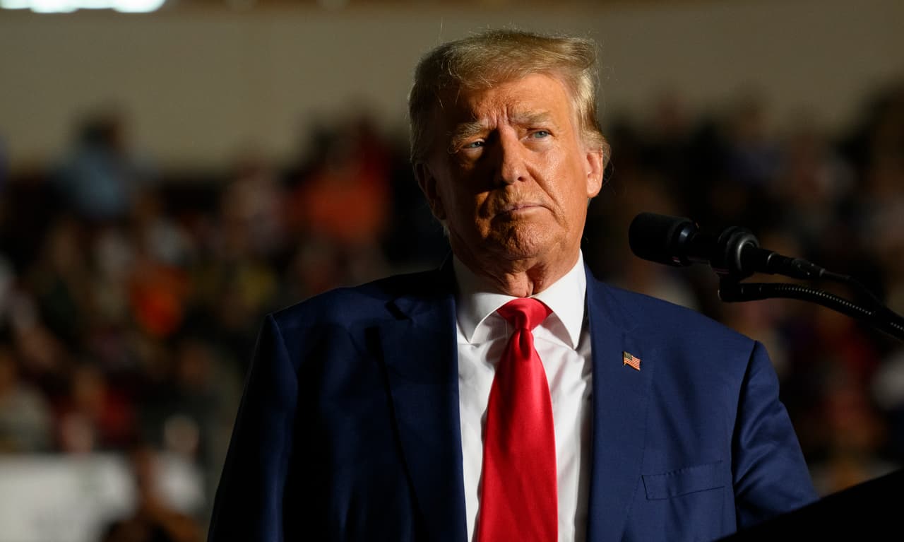 Según analistas, esta es la amenaza legal más grave hasta el momento para el expresidente mientras hace campaña para regresar a la Casa Blanca. 
<b><a href="https://www.univision.com/local/washington-dc-wfdc/expresidente-donald-trump-comparece-corte-dc" target="_blank">Más de los cargos y los procedimientos previstos este jueves aquí.</a></b>