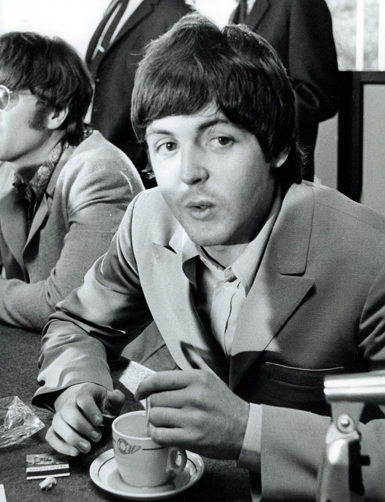 Las portadas de discos con muñecos decapitados o Paul dentro de una caja siguieron alimentando la teoría de que McCartney habría muerto en 1966.