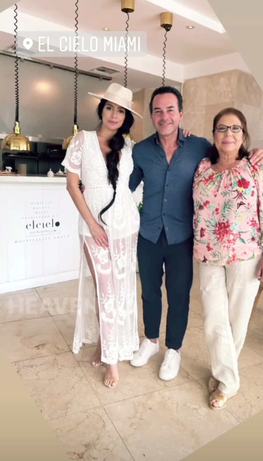 A la celebración también los acompañó Vanessa Lyon, la prometida del conductor mexicano.