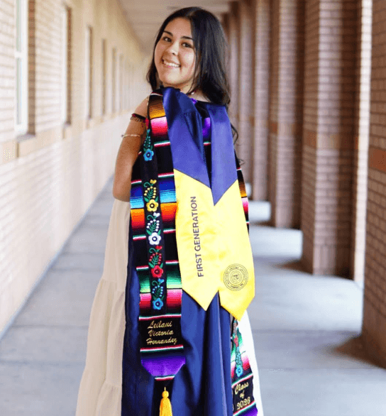 "Leilani se graduó el 9 de mayo de 
<b>Northern Arizona University</b> con Licenciatura en Psicología", se lee en el texto de su fotografía.