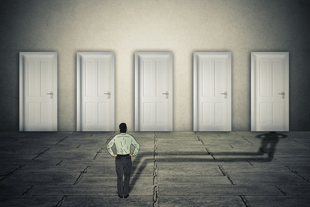 Míralo así: si necesitas abrir una puerta y tienes la llave es fácil, pero si no la tienes entonces te costará más trabajo, deberás llamar a un cerrajero, o desmontar la puerta, y te resultará molesto, pero si tienes voluntad e insistes ¡claro que la abres!