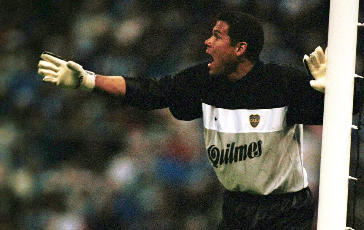 Con las plazas de extranjeros cubiertas y la eliminación de la Copa, que era donde jugaba Luis Hernández, el mexicano se quedó sin jugar.