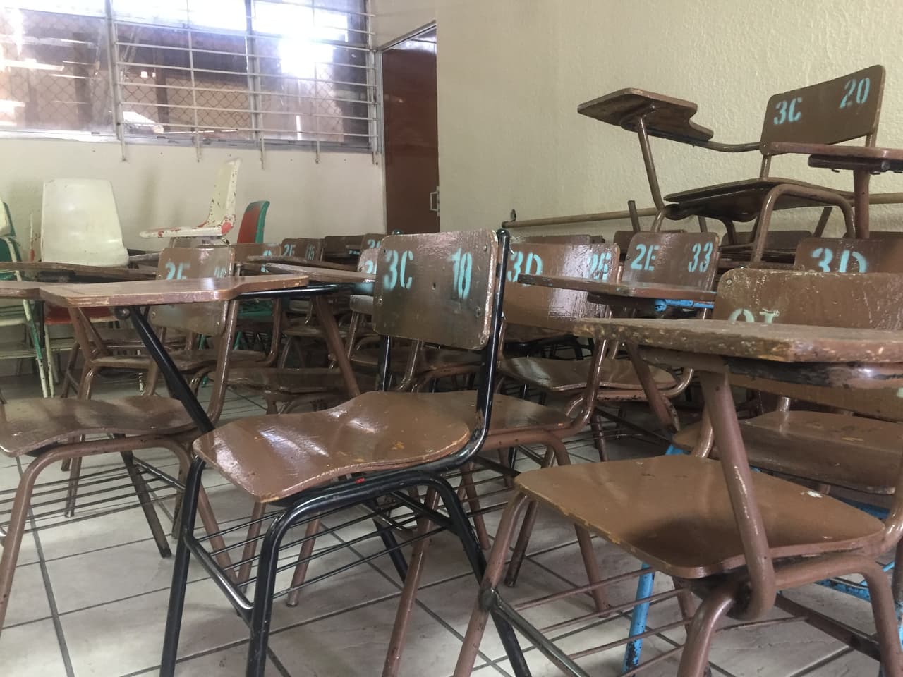 Hasta finales de agosto había al menos 22 escuelas de la zona sin una rehabilitación completa, es decir, aquellas que no habían vuelto a sus instalaciones y las que, pese a haber regresado, tenían trabajos de reparación pendientes.