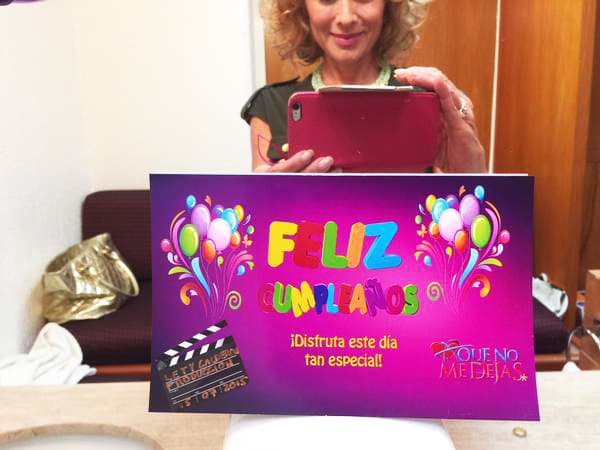 Lety se puso feliz y presumió el gran detalle en redes sociales: "¡Ven porque quiero tanto a este equipo de producción! Los pequeños detalles provocan grandes emociones".