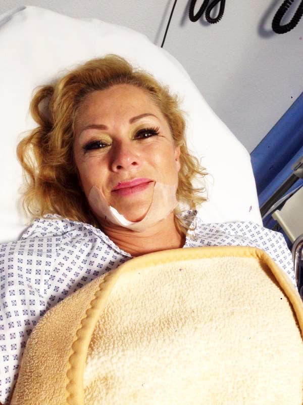 La actriz se cayó y tuvo que someterse a un tratamiento especial: con cardiólogo, un cuidado maxilofacial y remedios para los dolores musculares.