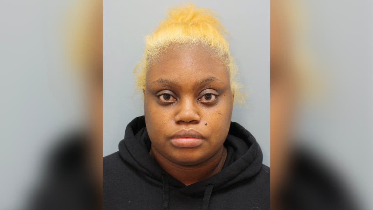 <a href="https://www.univision.com/local/houston-kxln/brian-coulter-gloria-williams-menores-abandonados-houston">Gloria Williams</a> es la madre de los menores. A ella se le acusa de causar lesiones a un niño por omisión y de manipulación de pruebas con relación a un cadáver.