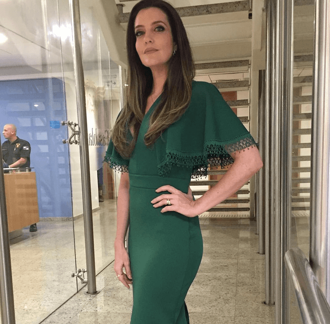 Larissa es reconocida por sus participaciones en las series bíblicas de éxito mundial como 
<b>‘Los diez mandamientos’</b>, 
<b><a href="http://www.univision.com/series/los-milagros-de-jesus">‘Los milagros de Jesús’</a></b> y 
<b><a href="http://www.univision.com/series/jose-de-egipto">‘José de Egipto’</a></b>.