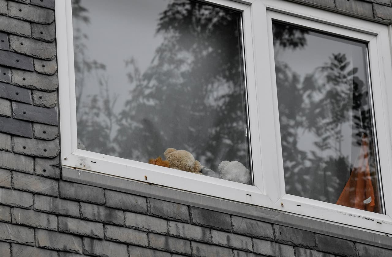 La ventana del apartamento en el que ocurrió la tragedia. La motivación de Christiane K. para matar a sus hijos fue esencialmente por "decepción, cólera y desesperación", indicó la fiscalía, una teoría que fue apoyada por el juez. 
<br>
<br>
<b>Su mundo se derrumbó después de descubrir una foto de su marido -del que vivía separada desde hacía un año- con su nueva pareja. </b>
