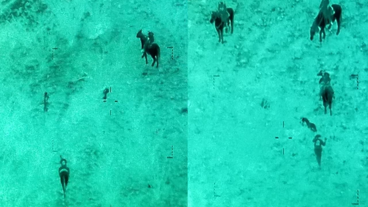 Agentes de la estación de Tucson respondieron con los patrulleros a caballo a un grupo de presuntos migrantes cerca de Arivaca. Un helicóptero guió a los agentes hasta el grupo cuando llegaron a la zona encontraron a un total de 10 personas, originarios de El Salvador, Guatemala y México. Todos fueron arrestados.