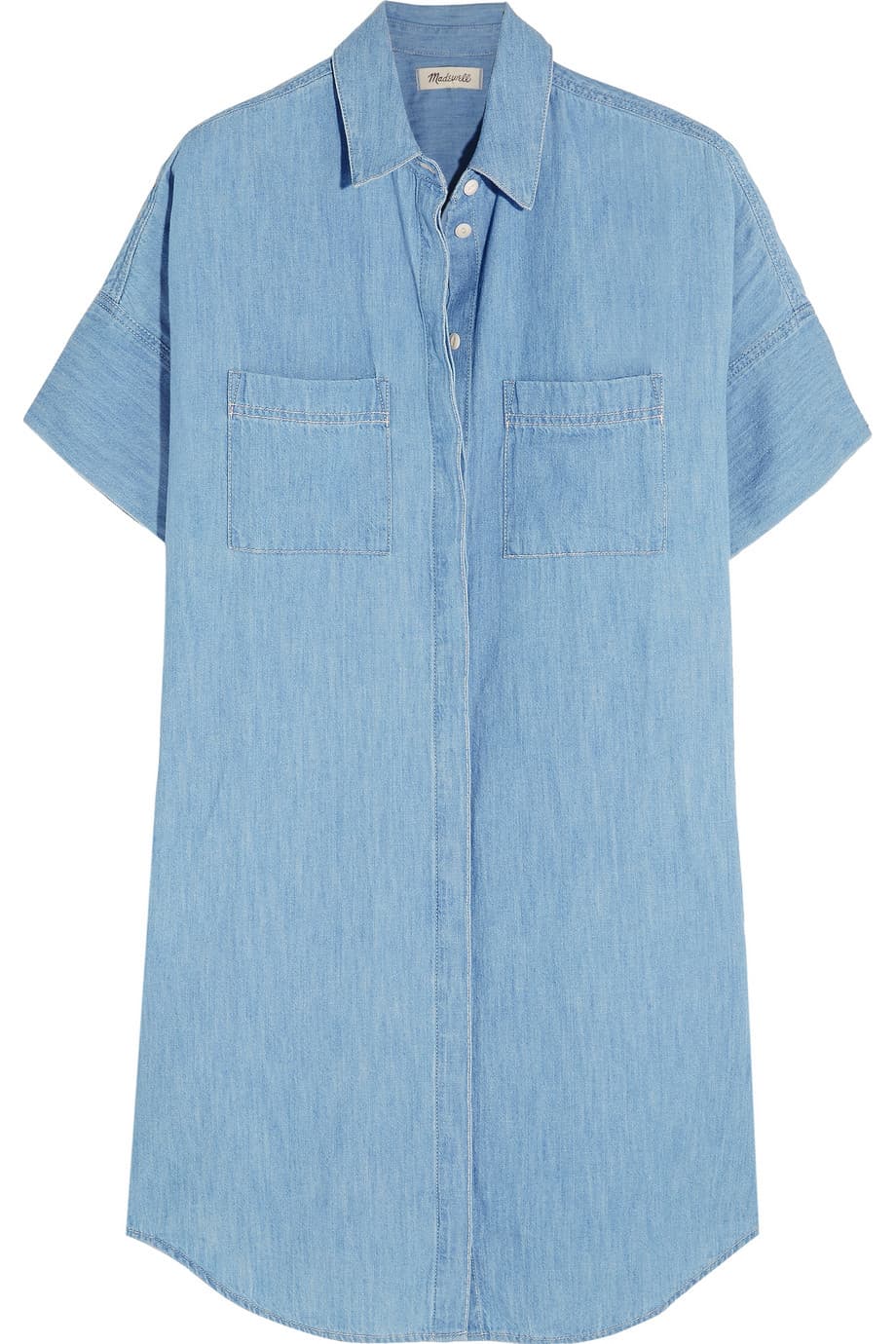 La camisa de dénim es casi tan versátil como unos jeans. En tonos claros va perfecto con faldas negras a la cintura , en tonos oscuros juegan perfecto con pantalones pescadores blancos. (Madewell)