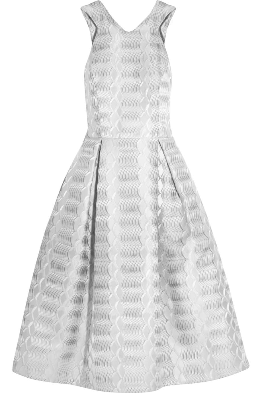 Hay prendas que tienen la capacidad de celebrar la feminidad en todo su esplendor, prendas que a toda mujer transforman con solo ponérselas, así son los vestidos propios de los años 50, esos de corte a la cintura. Si no tienes uno en tu clóset, te has perdido todos estos años de esa grandiosa experiencia. (Mary Katrantzou)