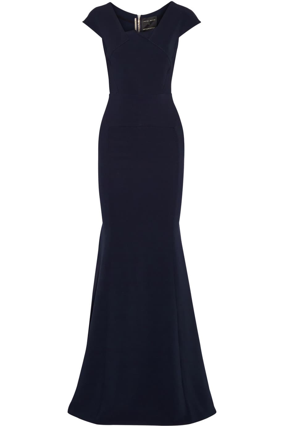 Un armario completo es aquel que está equipado para que puedas salir bien librada en cualquier ocasión que se te presente. Un vestido largo de corte sirena en azul oscuro o negro funciona para casi cualquier fiesta de código 'black tie'. (Roland Mouret)