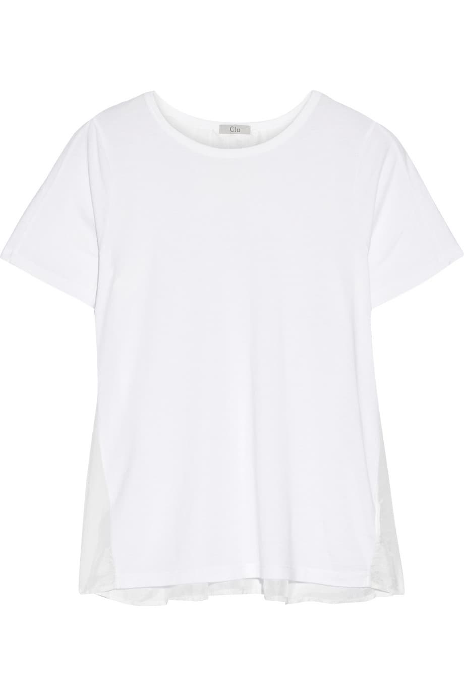 Una camiseta blanca, una de buen algodón y buen cuello es esa pieza que soluciona cualquier crisis estilística. Si compraste unos pantalones, unos shorts o una falda que no encuentras la manera de usar, esta es la respuesta estrella. (Clu)
