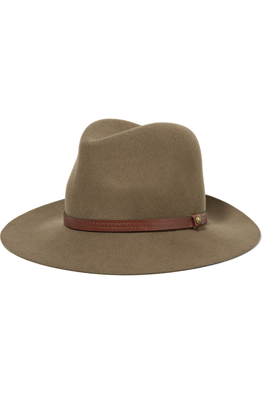 Una mujer se hace inolvidable si lleva un sombrero, porque es una pieza que tiene la capacidad de dosificar la belleza y aumentar la intriga. Si no amas los sombreros, este fedora de fieltro es el básico que al menos debes tener. (Rag & Bone).