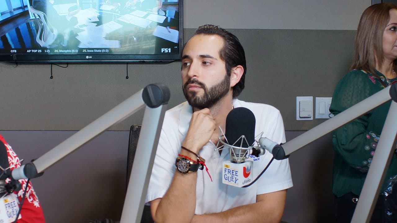 🎶 "¡Qué milagro chaparrito, ya tenía que no nos vemos!" 🎶 Así recibieron a Jorge Medina los locutores del Free-guey show.