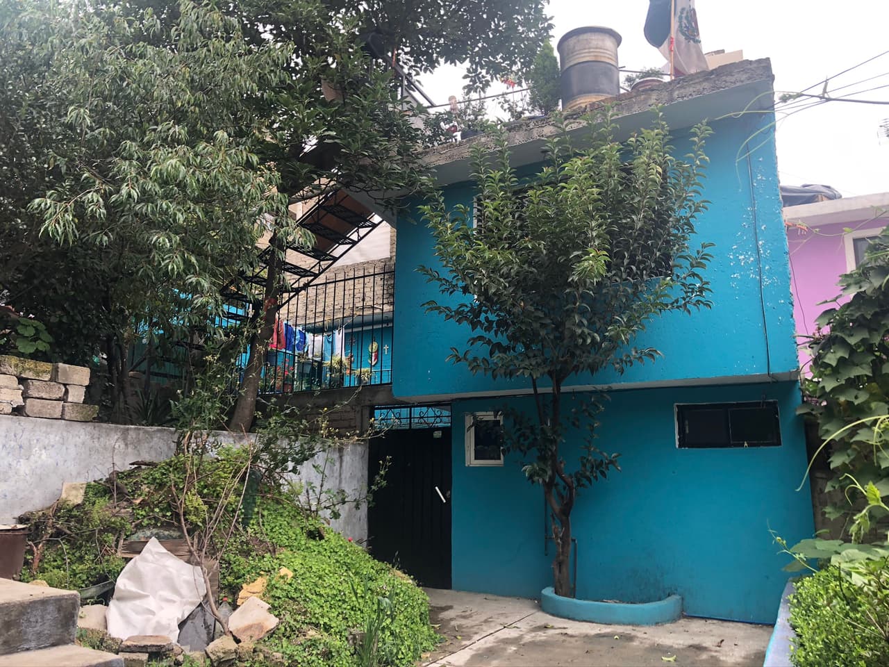 Esta es la casa que José García construyó durante años con su sueldo como carpintero.