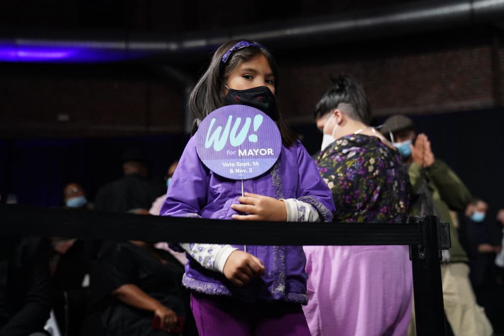 Alcohol, policía, alcaldes y congresistas: lo que también se votó el 2 de noviembre 