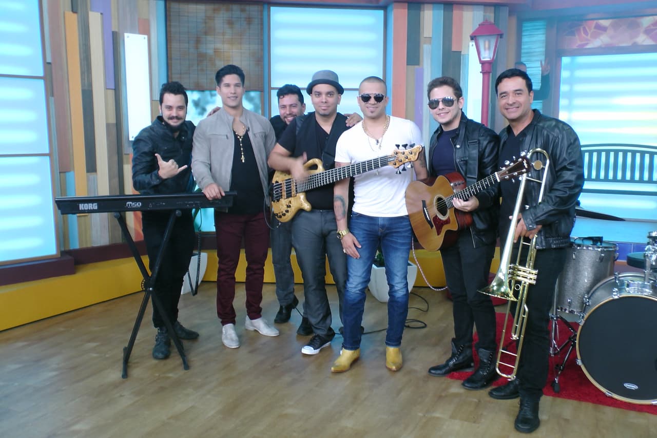 Qué martes tan divertido ¡mucho éxito a este par de talentosos jóvenes!