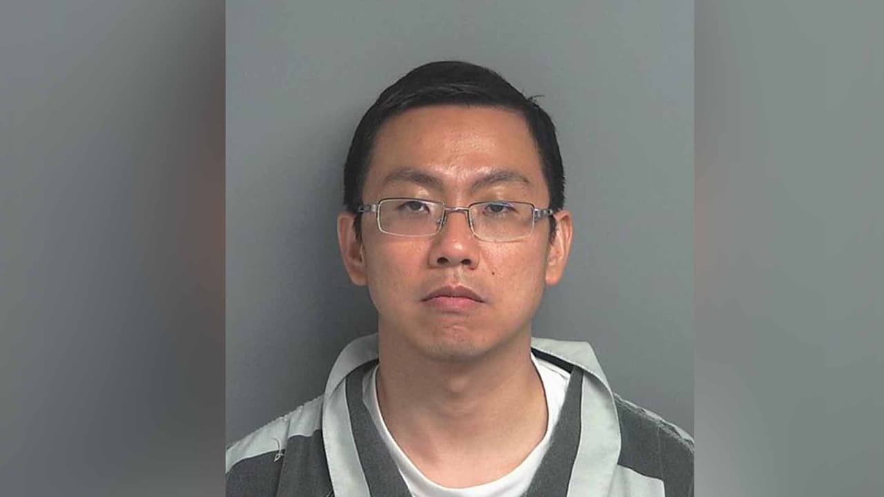 Tras las rejas termina un doctor sospechoso de solicitar sexo a un menor a través del internet