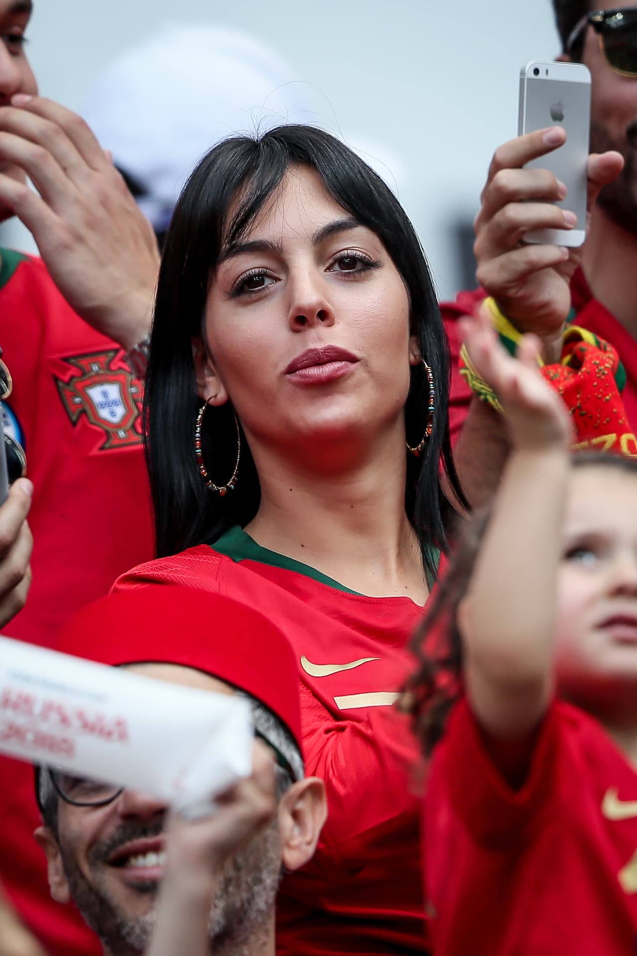 En este encuentro mundialista el astro portugués estuvo acompañado por su novia, Georgina Rodríguez.