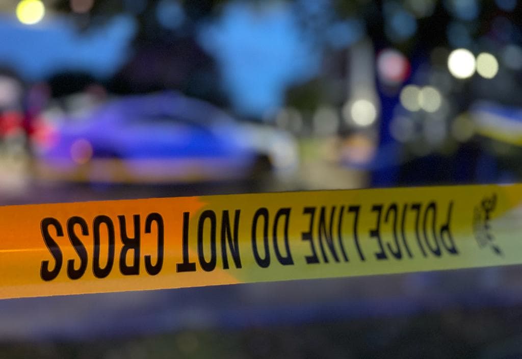 La zona estuvo acordonada por varias horas y el auto de uno de los sospechosos siguió prendido por varias horas.