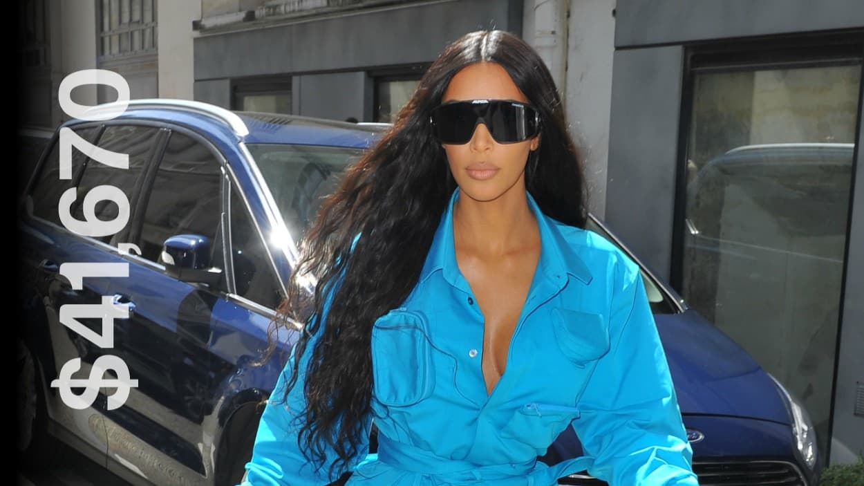 Aunque el valor actual de Kim Kardashian, de 37 años, se estima en 
<b>175 millones de dólares </b>(más que todas sus hermanas juntas), con una vida 'normal' ganaría unos 
<b>41,670 dólares al año</b> como 
<b>especialista de redes sociales</b> o ‘
<b>personal shopper'</b>.