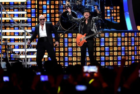 Pitbull y Carlos Santana hicieron historia al darle un giro completamente moderno al clásico ‘Oye, cómo va’.
