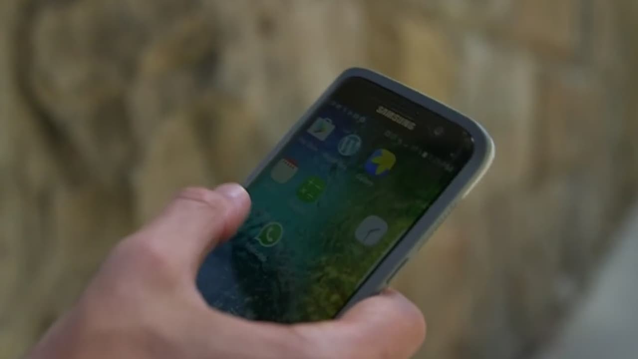 Alertan por “toque fantasma” que permite cargos sin sacar el teléfono