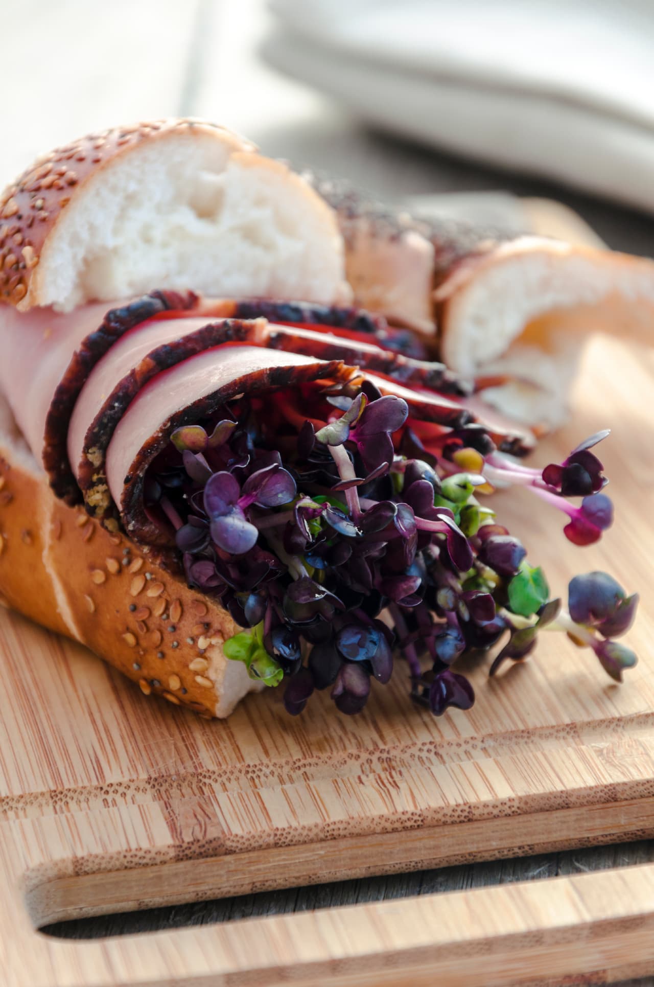 La macrobiótica no permite que se consuma sal común, sino exclusivamente marina. Además, tampoco los productos conservados son bien vistos.