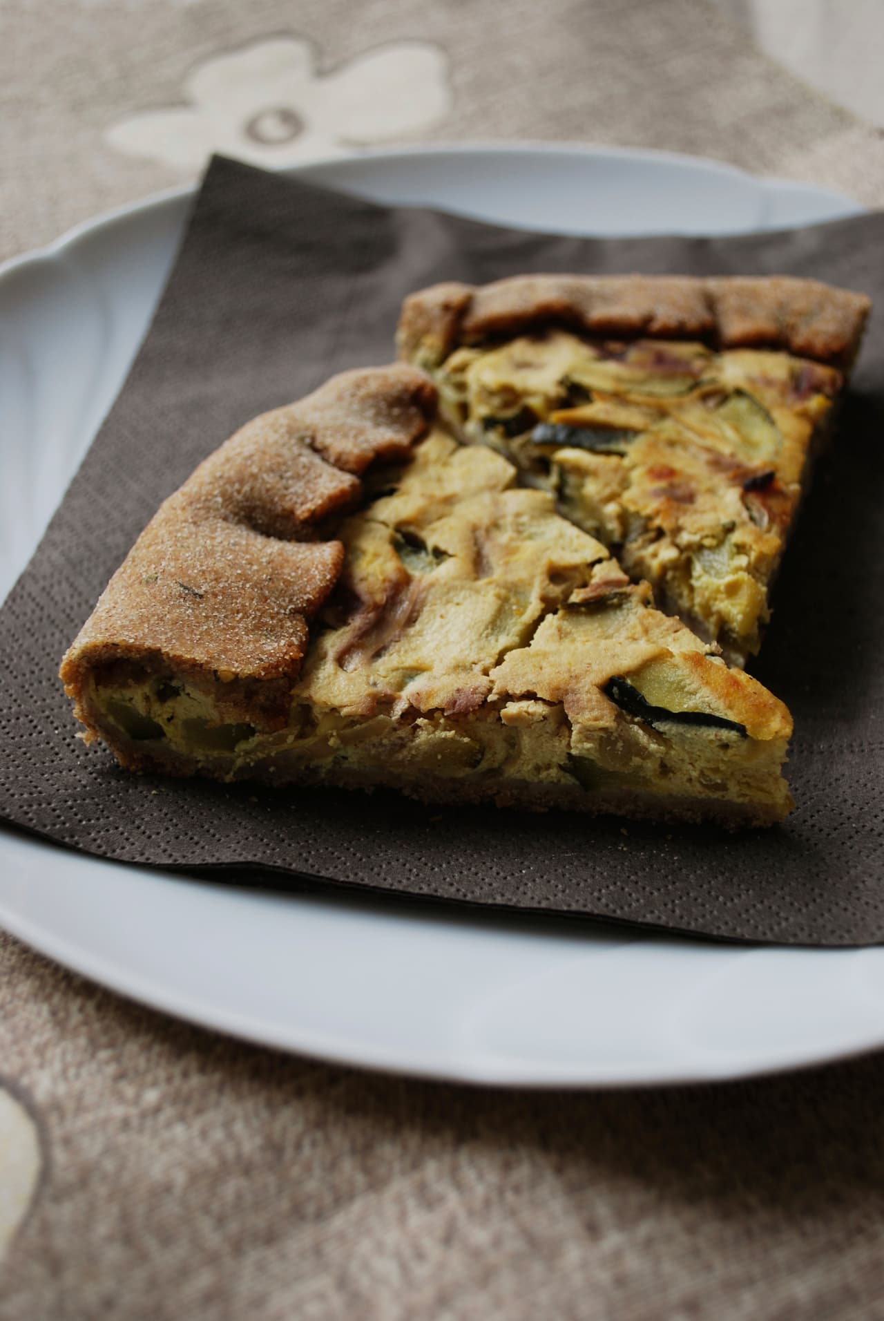 Se debe evitar el café, las carnes en general, azúcares, levaduras y agentes que gasifiquen los alimentos.