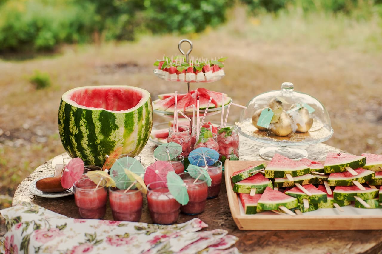 Por el contrario, lo que sí se admite son los cereales integrales, legumbres, frutos secos, vegetales y frutas de la estación según cada país.