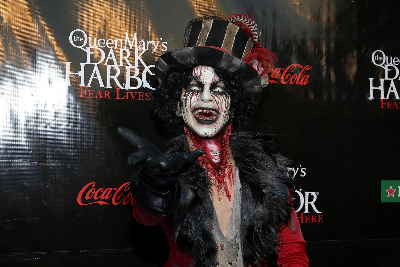 'Dark Harbor' comienza cada noche las 19:00 (hora local) y continúa en pie hasta la medianoche (el viernes y sábado el show termina a las 01:00 am).