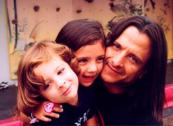 El 6 de noviembre del 2003 Eduardo Palomo murió dejando dos pequeños hijos, los cuáles procreó con su esposa Carina Ricco.