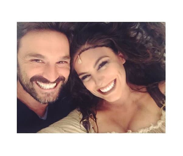 Sin embargo una revista mexicana de espectáculos evidenció su noviazgo y tuvieron que aceptar su relación. Desde ese momento han vivido un romance pleno, aunque no se les ve muy seguido juntos.