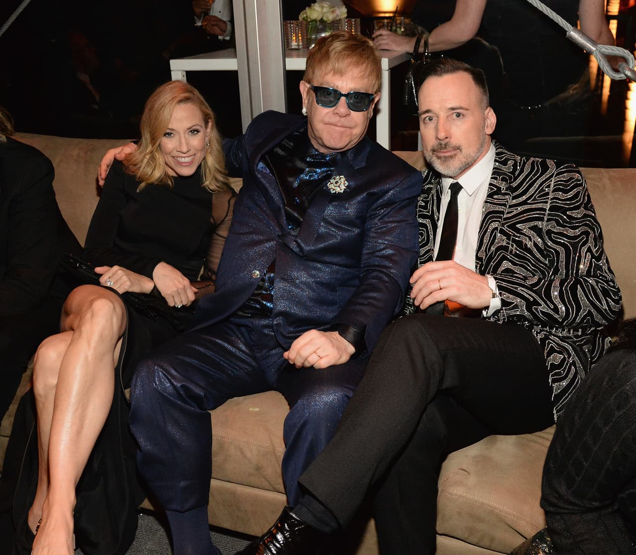 Sheryl Crow, Elton John y David Furnish no pararon de platicar.