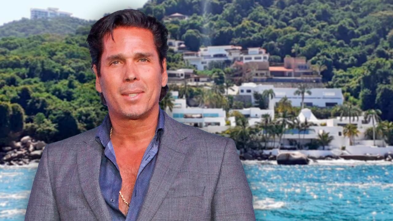 Andrés García fue más incisivo con el también empresario, quien es 
<b>dueño de por lo menos tres hoteles </b>en Quintana Roo y una casa de playa en Acapulco. 
<br>