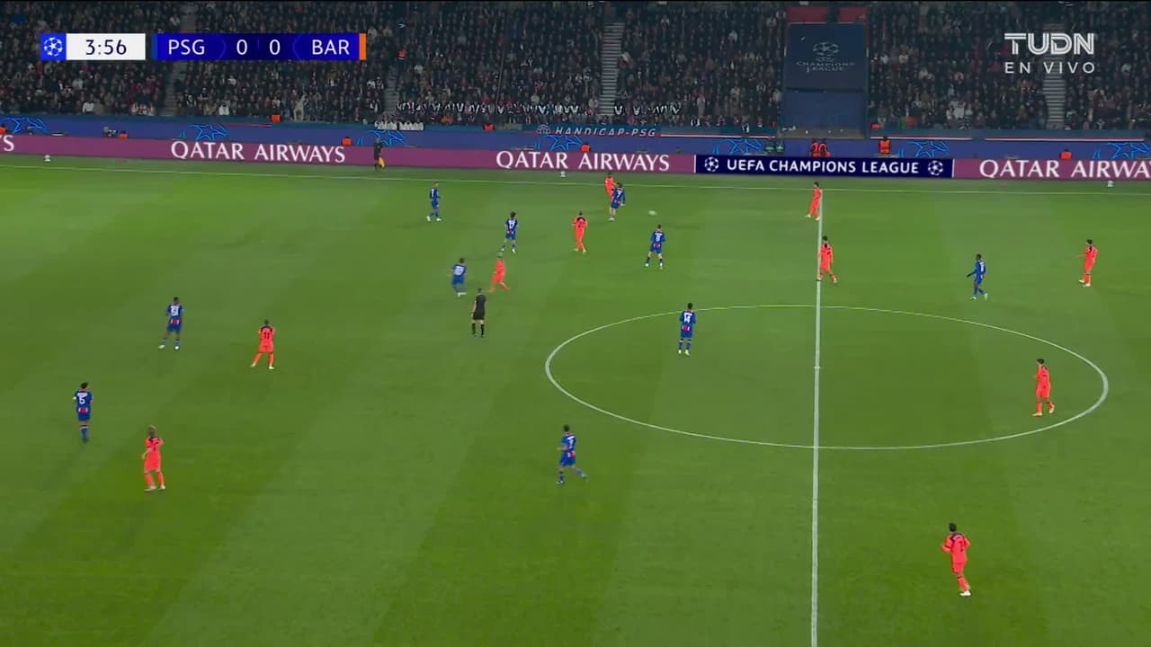 ¡TIRO ATAJADO! disparo por Ousmane Dembélé.