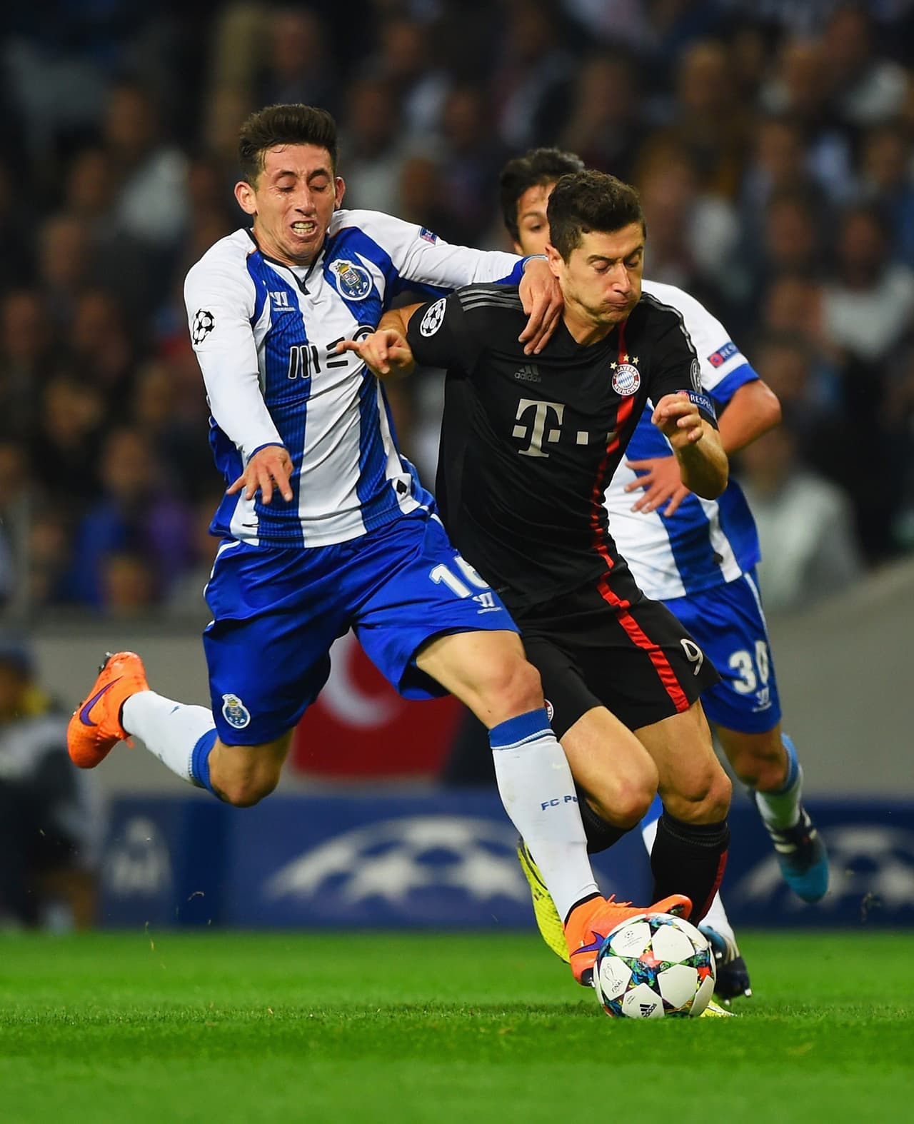 Oporto entrega a Héctor Herrera y Jackson Martínez premios al 'Dragón de Oro' del año