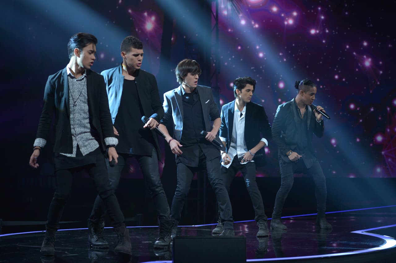 We all love CNCO! Eric, Zabdiel, Christopher, Joel y Richard cantaron sus éxitos "Tan fácil" y "Quisiera", si te perdiste la presentación
<a href="http://www.univision.com/shows/la-banda/cnco-regreso-a-la-banda-y-canto-tan-facil-y-quisiera-video" target="_blank"><b>aquí </b></a>la puedes ver una y otra vez.