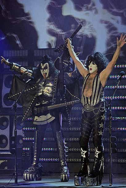 Detrás, el legendario grupo Kiss con $563,646 recaudados en cada ciudad que visitan.
