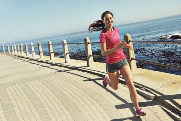 Kristin Taliaferro, ‘life coach’, sugiere en el portal Psych Central comenzar cada día con una actividad que nos dé placer, como nadar o caminar. ¡Pruébalo hoy!