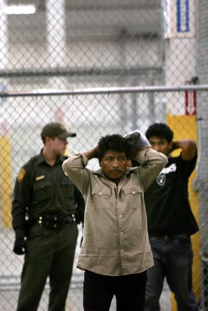 El legislador federal puntualizó que la Ley de Migración, que aprobó la Cámara de Diputados, salvaguarda los derechos humanos, además de regular el ingreso y salida de mexicanos y extranjeros al país.