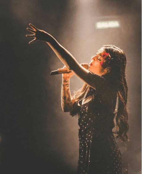 Mon Laferte está nominada a Mejor Álbum de Música Alternativa y Álbum del Año por 'La Trenza', así como Grabación del Año y Mejor Canción Alternativa por 'Amárrame', sencillo que grabó con Juanes.