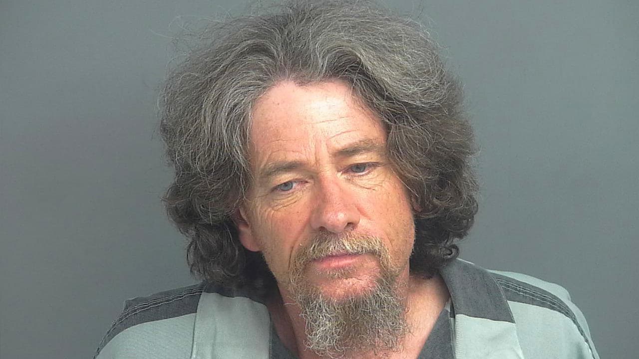 Raymond Charles Pennock, acusado de agresión familiar.