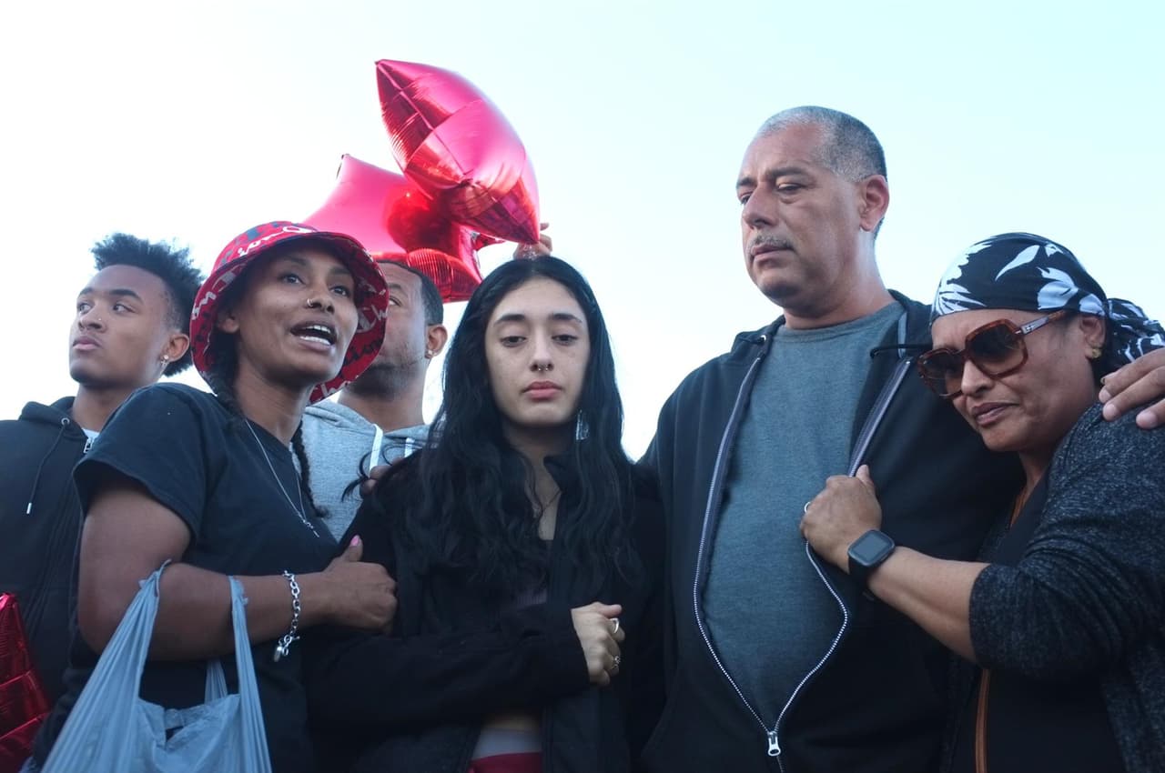 El día de su muerte, la comunidad se enfrentó con la policía porque no le dejaban ver el cuerpo del hombre tirado en una zanja de su comunidad. Asimismo, indicaron que la muerte de Johnson se dio como parte de la fuerza policial.