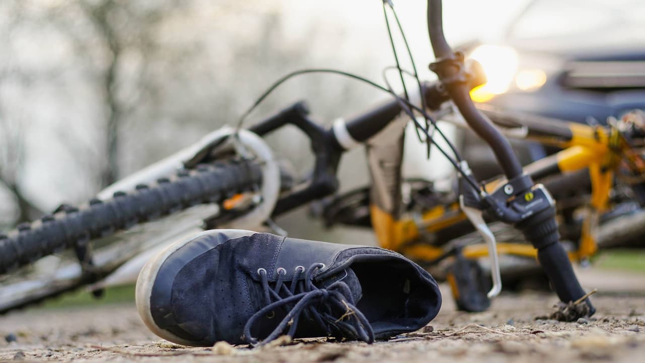 Madre de familia atropella a alumno de la Desert Sunset Elementary School que andaba en bicicleta cerca de la escuela