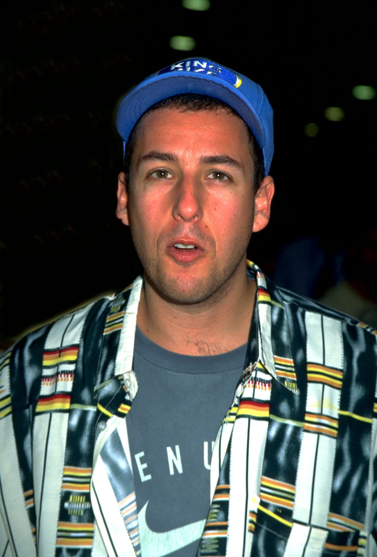 <b>Adam Sandler</b>
<br>Sin duda, el histrión es reconocido por sus diferentes personajes en películas de comedia, pues a sus 55 años Sandler tiene una larga trayectoria detrás.